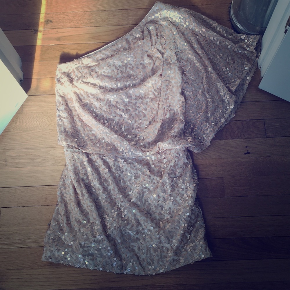 One-shoulder sequined mini dress